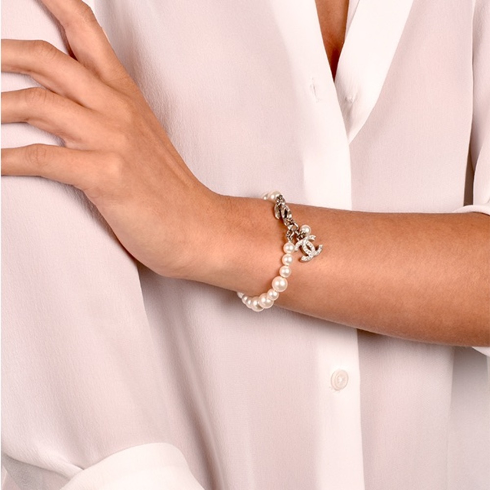 Chic Silver and White Pearl Bracelet